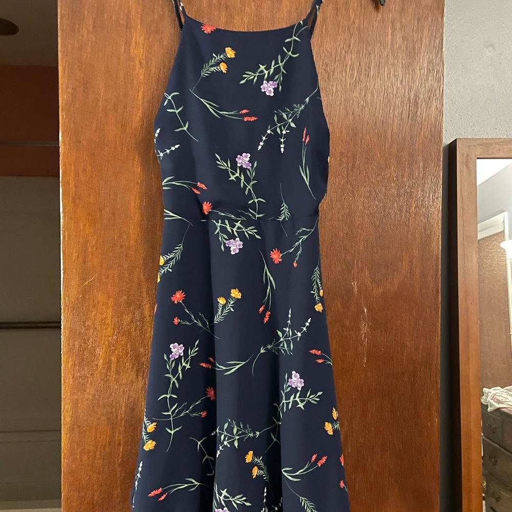 Lulu’s navy floral dress